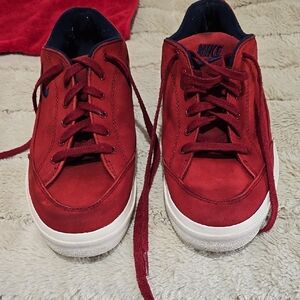 Nike women's red zoom GTS SB Gym sneakers